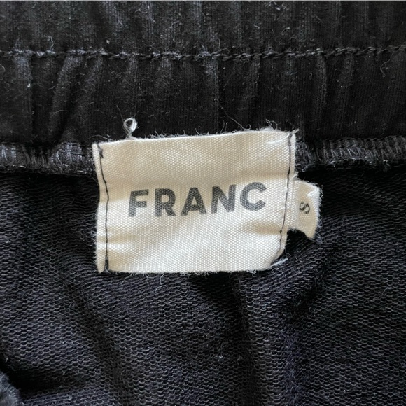 Black pencil skirt 🇨🇦 (made in Canada) - Picture 6 of 7